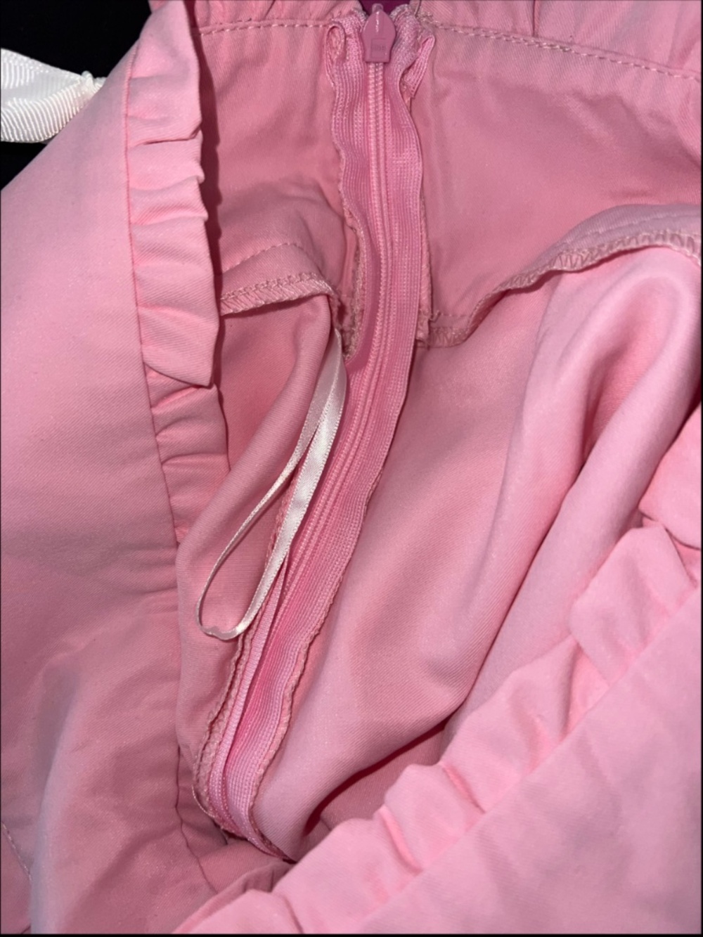 Women’s Girls Layered Pleated Ruffled Frilly Pink Skirt with 2 White Bows size S - Picture 3 of 4